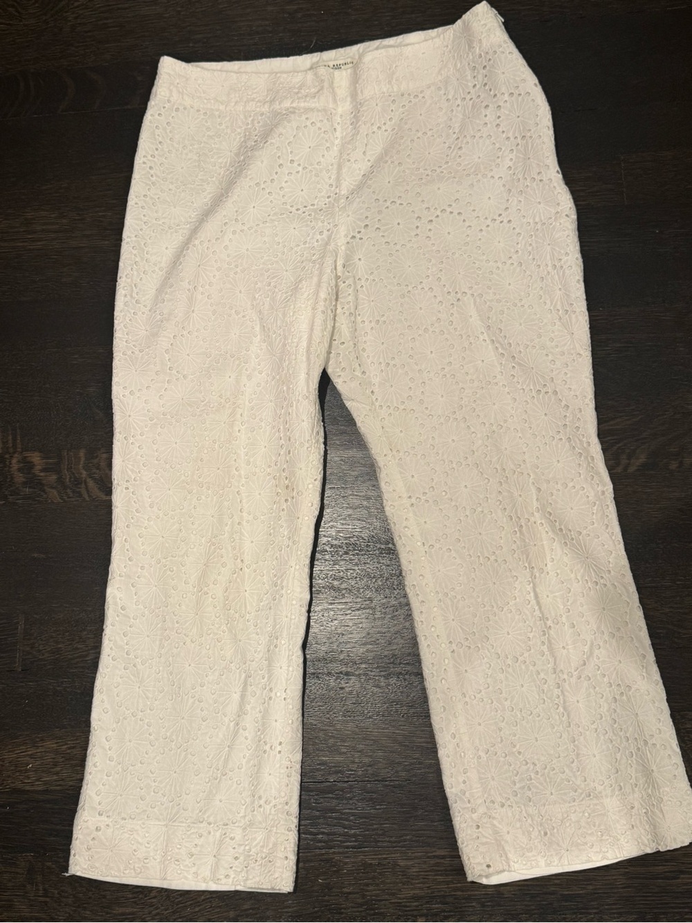 Banana Republic White Eyelet Capri Pants